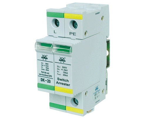 介紹: 本產(chǎn)品適用防雷區(qū)域:LPZO區(qū)與LPZ1區(qū)交界處(B級/Ⅳ類)電源線路的 雷電浪涌防護。 (1)適用于雷電防護等級為A級的電子信息系統(tǒng)電源第一級雷電浪涌防護; (2)模塊化設(shè)計,密封性好,安裝接線方便; (3)采用了“3+1”電路結(jié)構(gòu),適用于TT系統(tǒng); (4)采用溫控斷路技術(shù),內(nèi)置過流保護電路,徹底避免火險; (5)具有工作指示、遙信接口及劣化告警指示功能,綠色(正常),紅色(失效); (6)具有防塵、防腐、防爆、阻燃等功能; (7)高能量SPD、通流量大、漏流小,特別適用于惡劣的雷電環(huán)境。 產(chǎn)品的安裝與應(yīng)用: (1)保護器應(yīng)用于主配電系統(tǒng)電源第一級雷電防護,并聯(lián)安裝在建筑物總配電柜或配電箱的電源進線端,可采用凱文連接方式; (2)適用于3+1/1+1接線模式下配電箱及重要設(shè)備配電箱; (3)適用于交流配電設(shè)備的防雷保護,如:通信、電視廣播、計算機房、自動控制、機電設(shè)備及所有配電設(shè)備的雷電浪涌保護; (4)適于室內(nèi)運行,如安裝在室外時,必須加裝防水外殼; (5)所有接線必須牢固及可靠電氣聯(lián)接; (6)防雷接地應(yīng)符合防雷規(guī)范要求,接地線盡可能粗短且接地電阻應(yīng)小于10Ω。